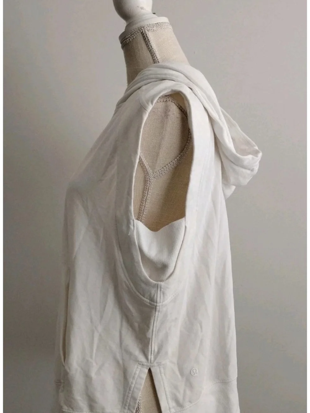 Lululemon French Terry Sleeveless Hoodie White Kangaroo Pocket Women's SZ 8